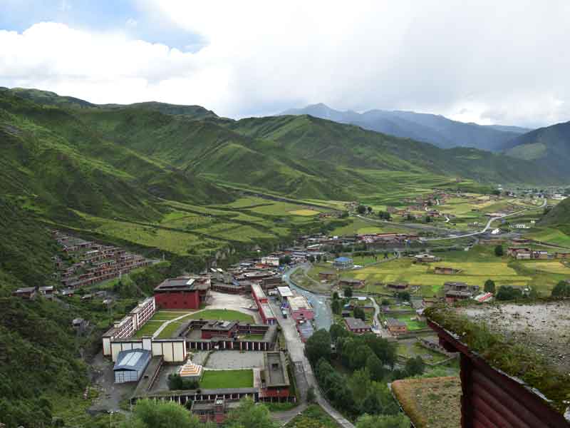 Dzongsar valley