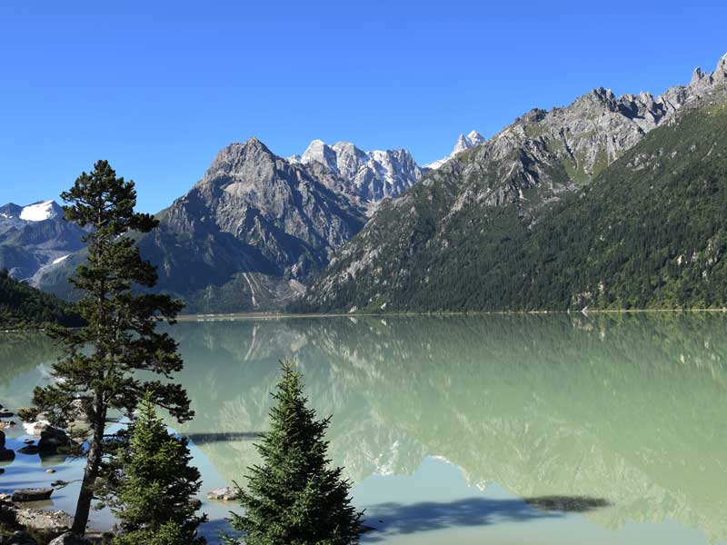 trola-mountain-and-lake